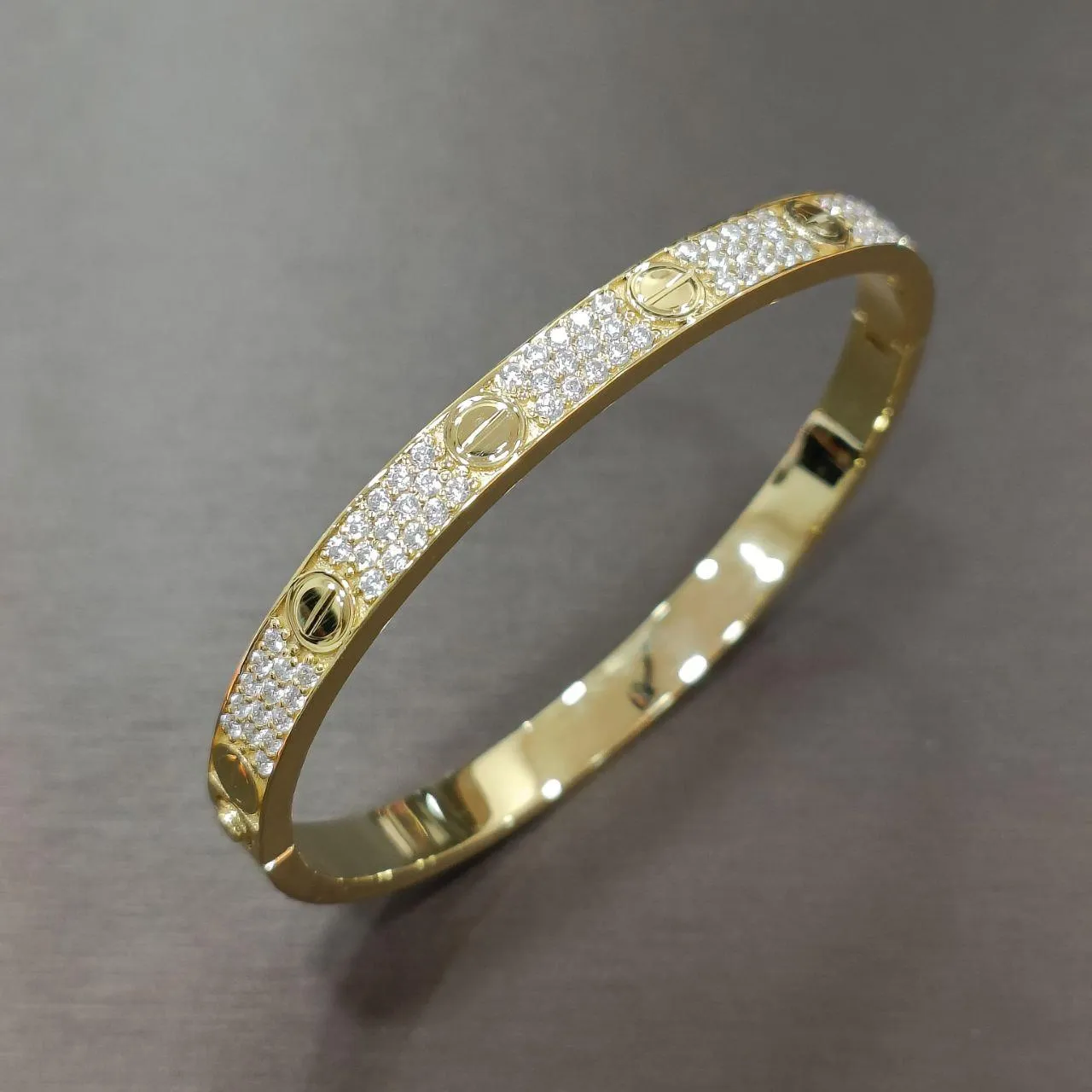 22k / 916 Gold C design Crystal Solid Bangle