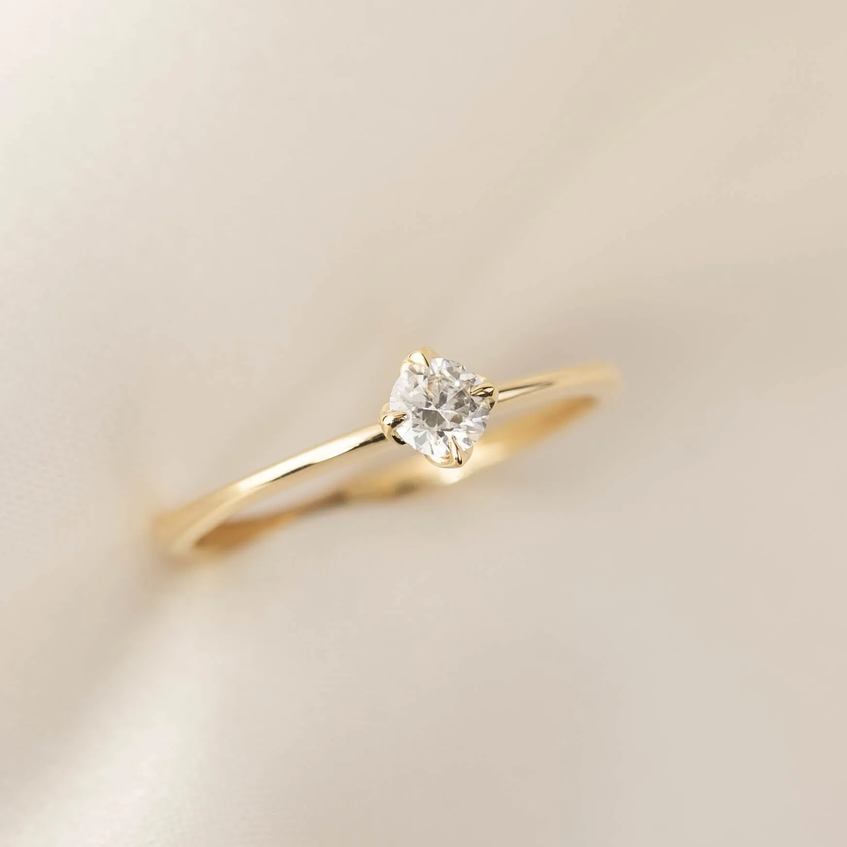 Alice Ring, 0.14-0.30ct Brilliant Cut Diamond