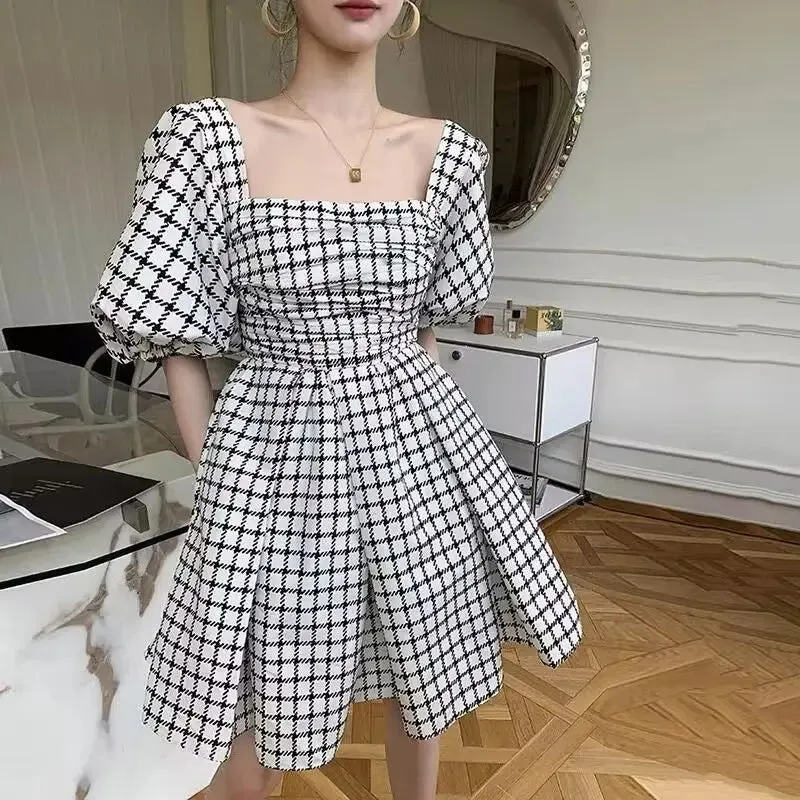 Square-Pattern Short Dress With Puffed Sleeves