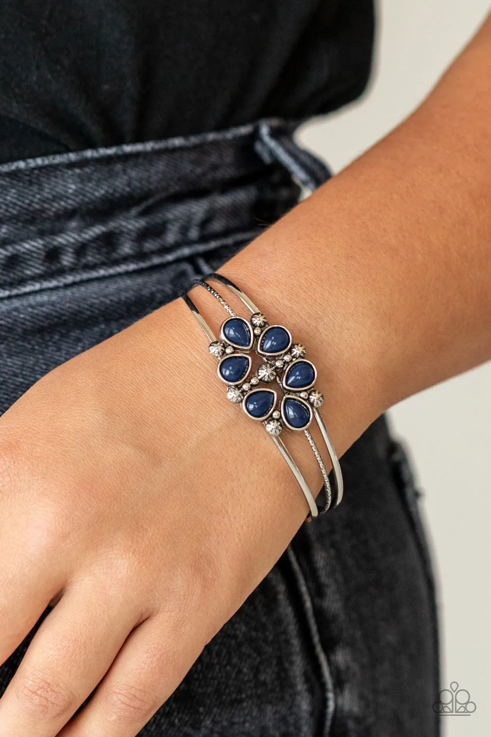 Taj Mahal Meadow - Blue - Paparazzi Bracelet