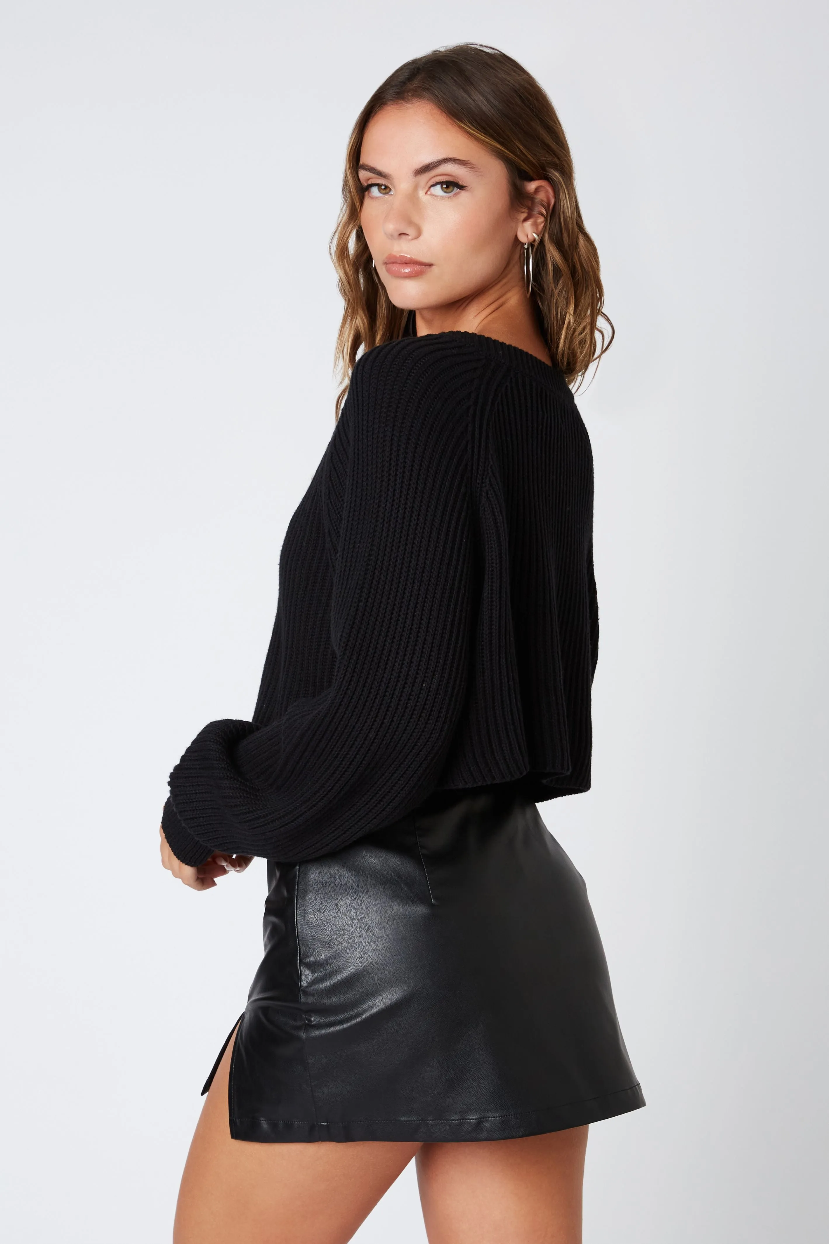 Winnie Lightweight V-Neck Sweater- Black